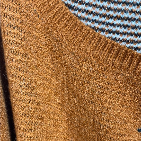 Women's Geometric Pattern Sweater - Rust - Picture 4 of 6